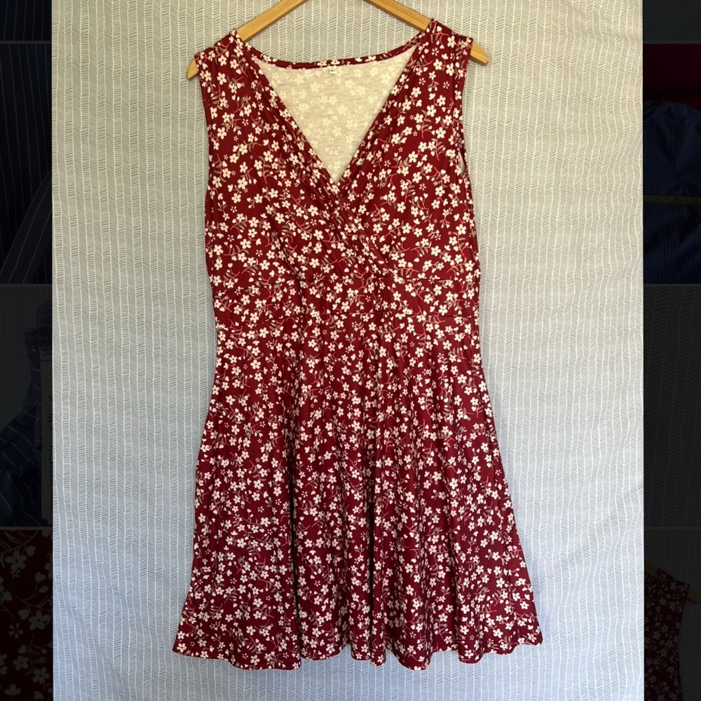 Floral Sleeveless Burgundy Dress from Amazon